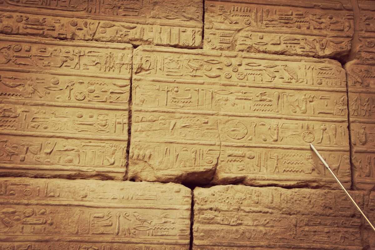 埃及魔砖：沙漠深处的神秘之地