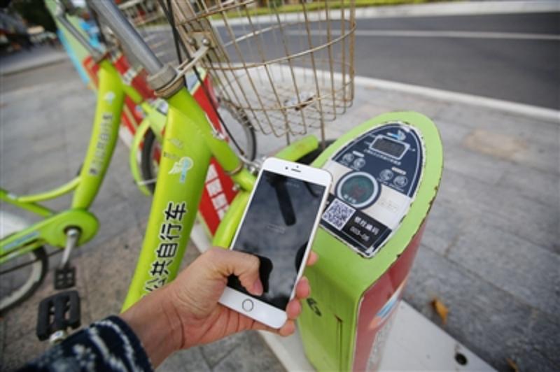 上海扫码自行车怎么用_上海自行车扫码车如何收费_上海街头扫码自行车