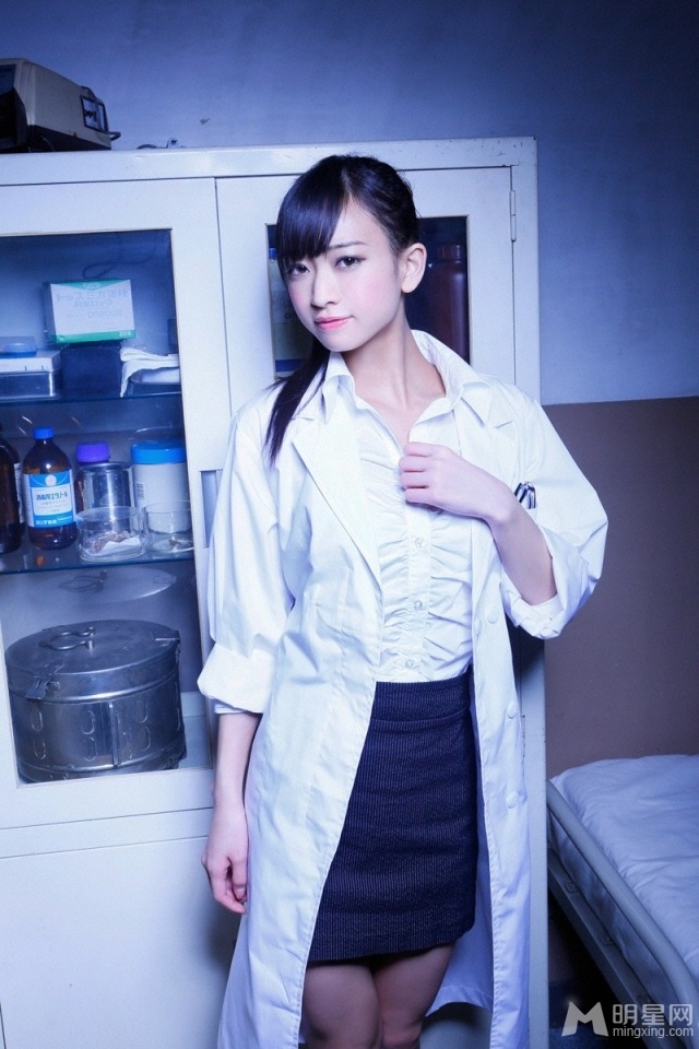 清纯护士_清纯甜美护士制服装诱惑_清纯护士在办公室