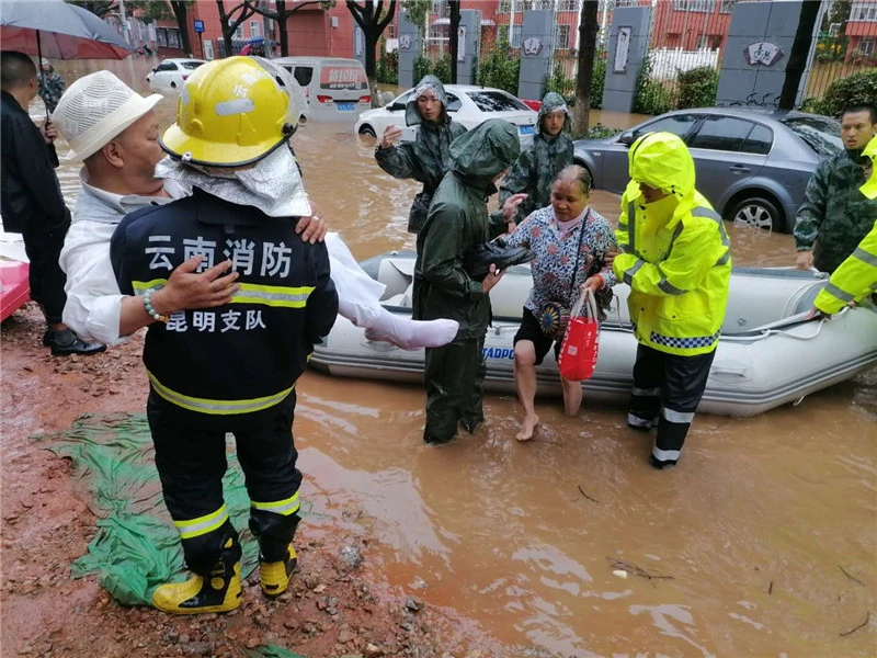 暴雨昆明淹城图片大全_昆明暴雨 淹城_昆明每年7月19日下大雨淹城