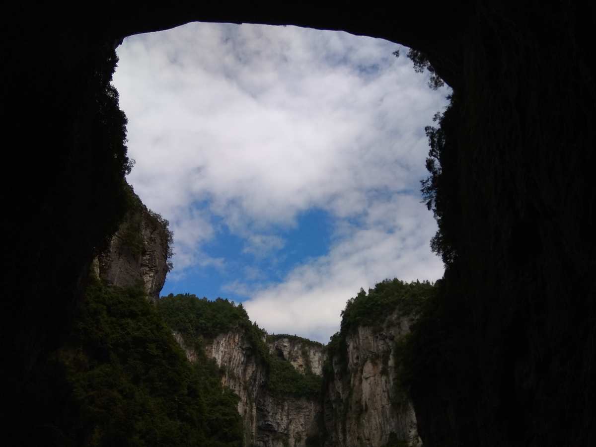 重庆洞穴：地下宫殿的壮丽奇观！