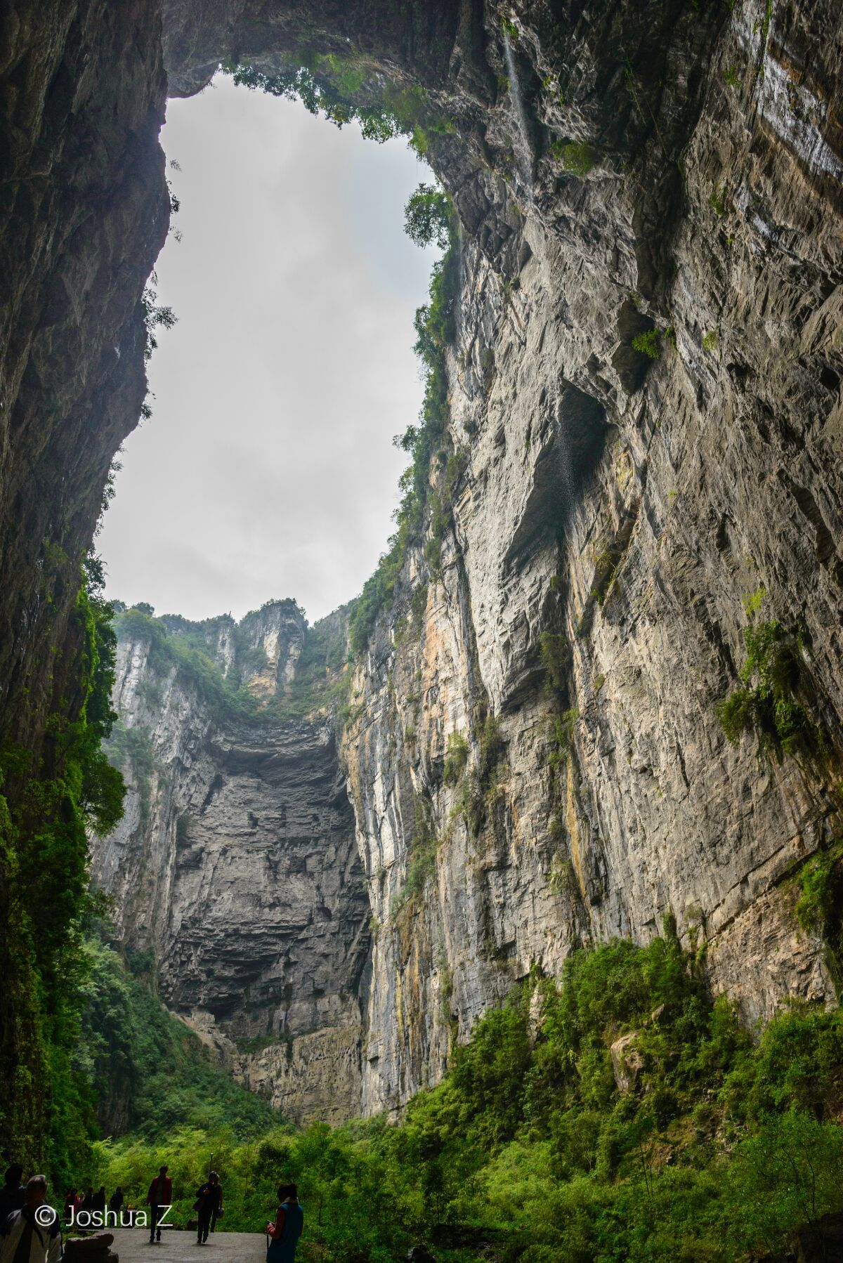 重庆洞穴_重庆山洞探险_重庆山洞景点