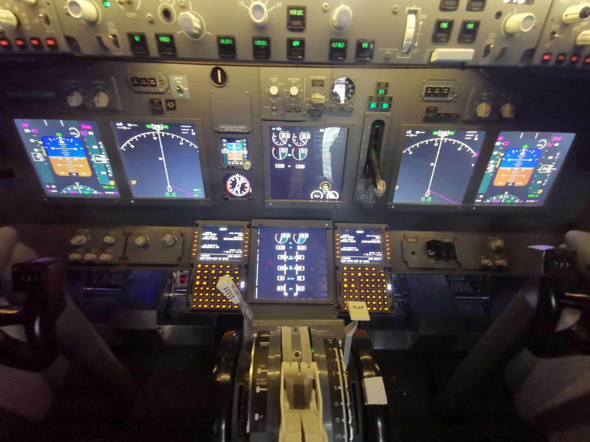 驾驶模拟飞机真实游戏手机版_真实飞机模拟驾驶游戏_模拟驾驶飞机的游戏