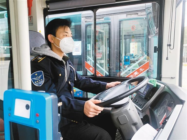 巴士模拟类游戏推荐手机版-巨型巴士模拟游戏手机版，驾驶巴士体