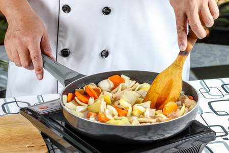 厨师文字手机游戏-烹饪之路：成为顶级厨师的文字挑战