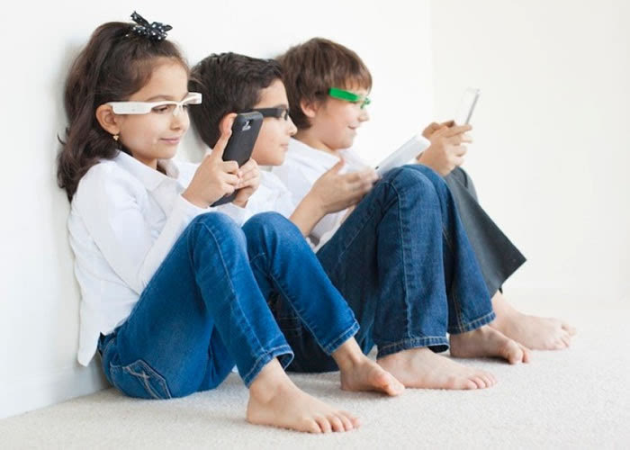 儿童打手机游戏怎么玩_儿童手机 打游戏_儿童打手机游戏有哪些