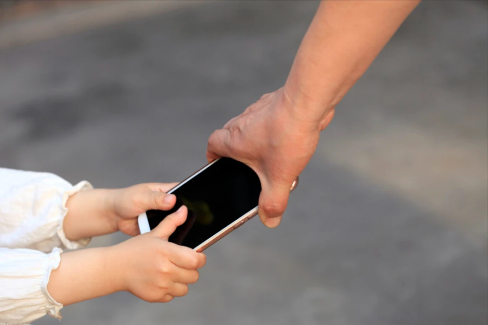 远程管控孩子手机软件哪个好_远程控制儿童玩手机_儿童手机远程管控游戏机