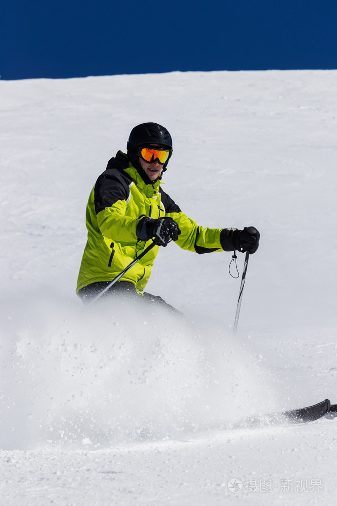 高山滑雪小游戏_高山滑雪手机游戏怎么玩_高山滑雪手机游戏