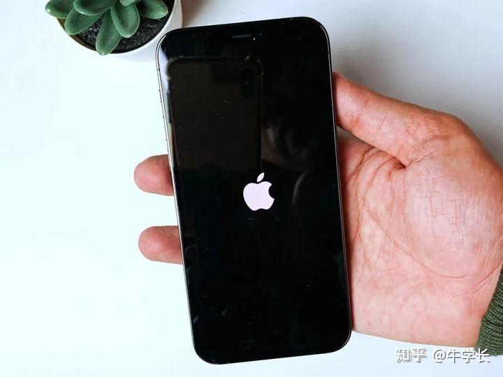 打游戏一会手机就黑屏了-玩游戏时手机总是黑屏，难以置信