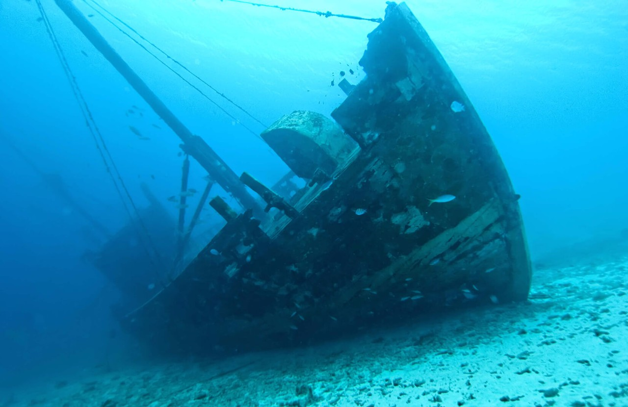 深海迷航冰点之下-深海探险：勇敢面对未知，与困境抗争