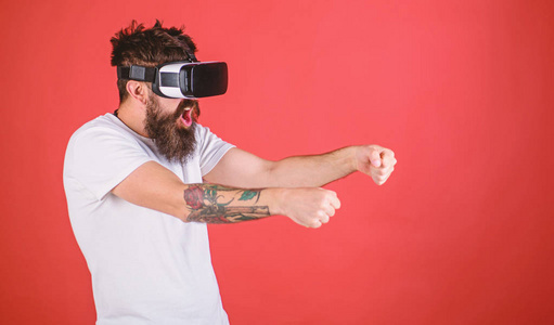 vr眼镜玩手机游戏怎么样-戴上VR眼镜，手机游戏不再单调