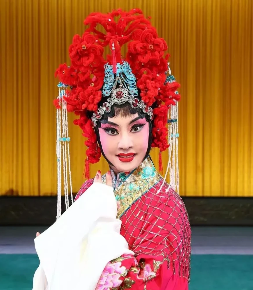 梅露露：中国京剧传奇，艺术光辉与民族精神的传承