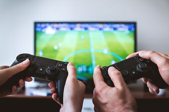手机玩pc游戏平台_pc端游戏可以手机玩吗_手机玩电脑pc游戏