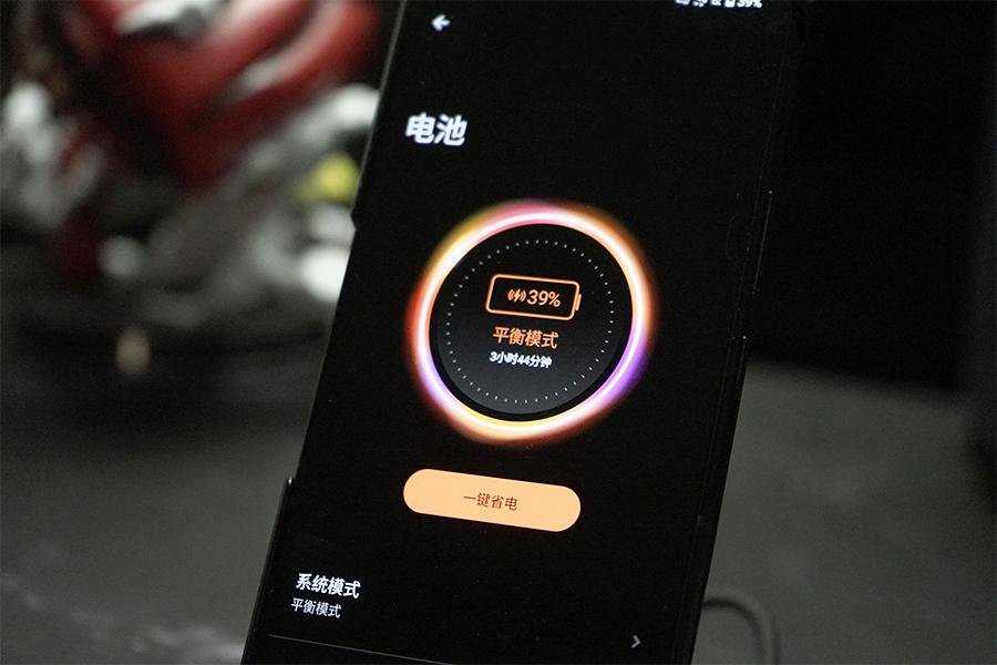 rog游戏手机补电-ROG 游戏手机补电体验：快速回电，畅玩