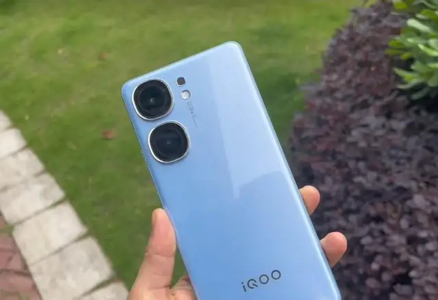 打手机游戏的危害_打手机游戏手出汗怎么解决_vivoiqoo打游戏手机