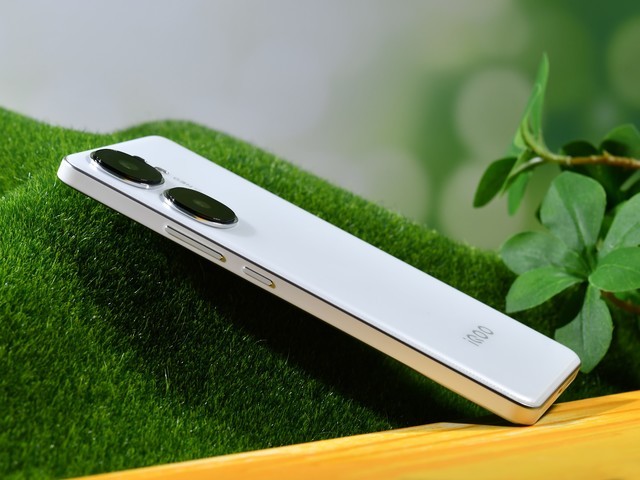 vivoiqoo打游戏手机_打手机游戏的危害_打手机游戏手出汗怎么解决