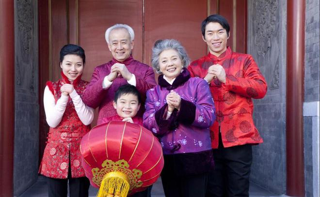 大年初五迎财神：传统习俗背后的家庭期盼与美好生活向往